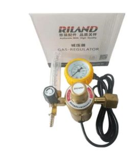Đồng hồ khí CO2 Riland là một phụ kiện chuyên dụng trong ngành hàn MIG/MAG, dùng để đo áp suất đầu vào từ bình chứa, sấy nhiệt chống đóng băng và điều chỉnh lưu lượng khí bảo vệ thoát ra súng hàn ổn định